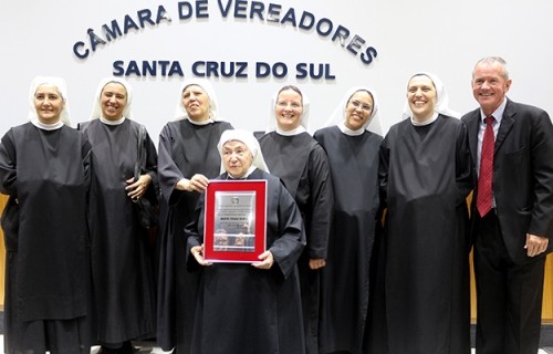 Madre Paula recebe título de Cidadã de Santa Cruz do Sul 