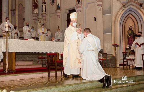 Giovane Gonçalves é padre