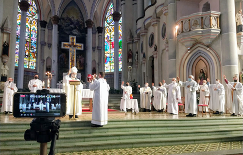 Missa do Crisma tem a presença dos padres forâneos